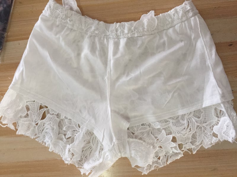 White Lace Long Sleeved Suit - Image 11