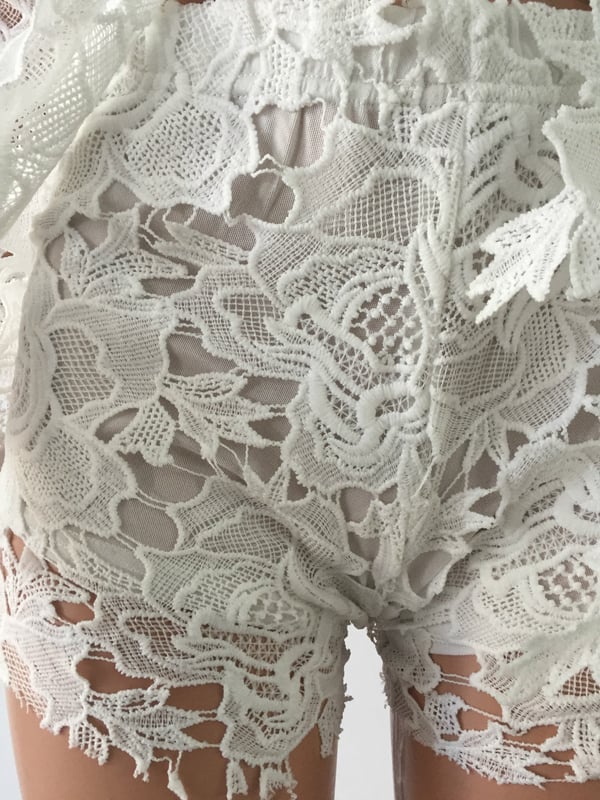 White Lace Long Sleeved Suit - Image 10